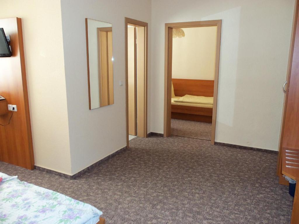 Hotel Garni Zum Goldenen Ring Quedlinburg Room photo