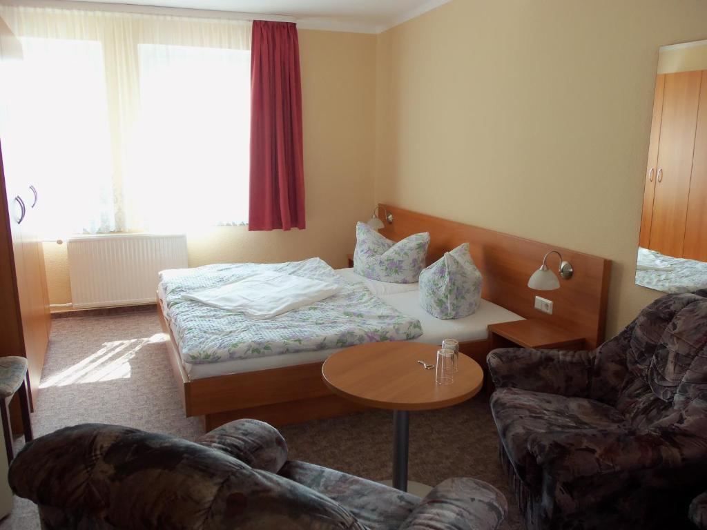 Hotel Garni Zum Goldenen Ring Quedlinburg Room photo